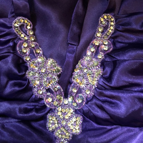 Ladies Formal Dress - Picture 2 of 6